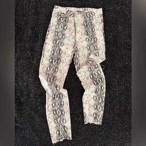 Zara white and grey snake skin patterned skinny jeans. Worn only once.